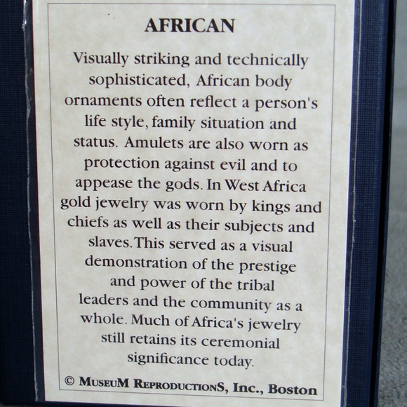 African crescent pierced gold earrings NWOT - Picture 2 of 7